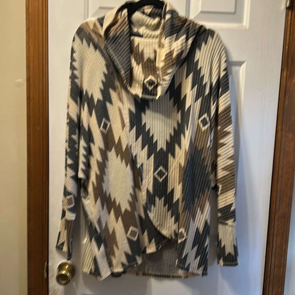 Lularoe Kristen Aztec print size Large
New without tag